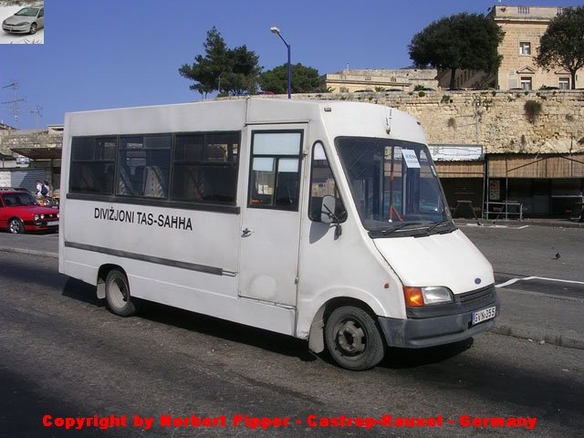Ford Transit MK VI Schulbus in Valletta 2006
