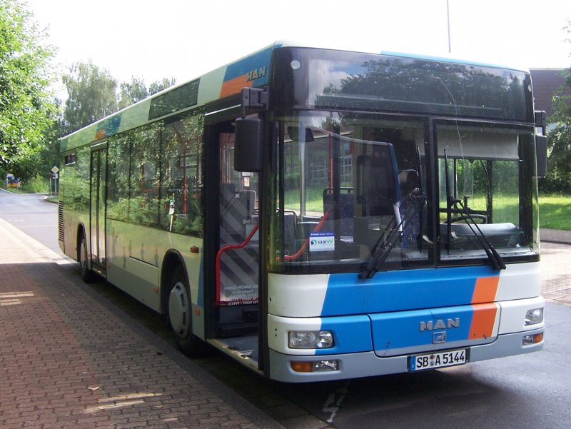 Fr die Saarbahn & Bus ist dieser MAN NL263 ohne Klimaanlage eines Subunternehmers im Juli im Einsatz.
