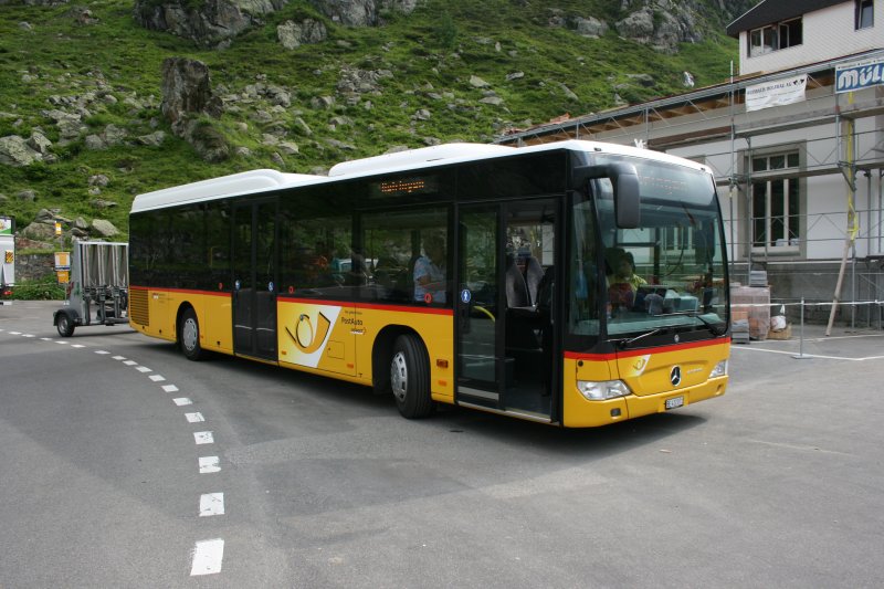 Fr die Weiterfahrt vom Steingletscher nach Meiringen war am 14.7.2009 der Citaro LE BE412'071 (2008) von PU AVG, Grindelwald, verantwortlich, hier vor der Abfahrt am Steingletscher. 