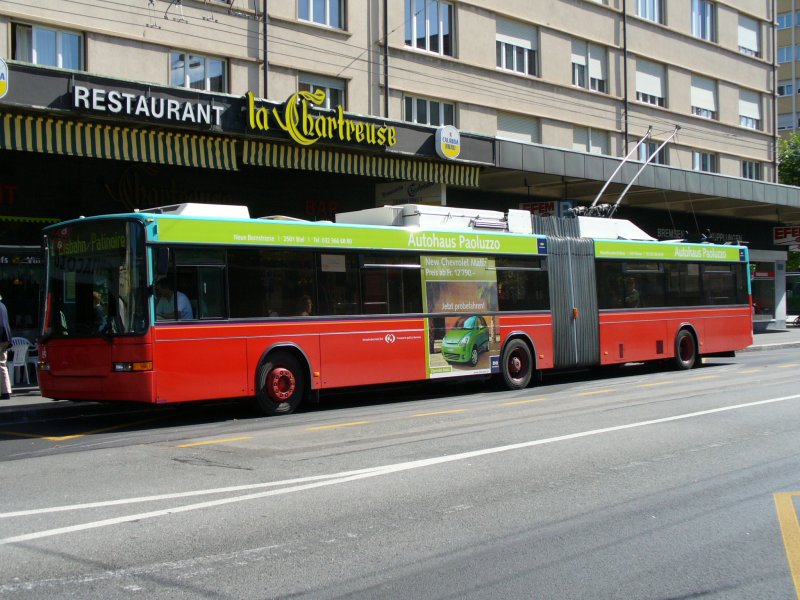 Gelenk Trolleybus der VB Biel.. Bus Nr 89 Eingeteilt auf der Linie 4 bei der haltestelle  Bahnhof .. Foto vom 05.09.2006
