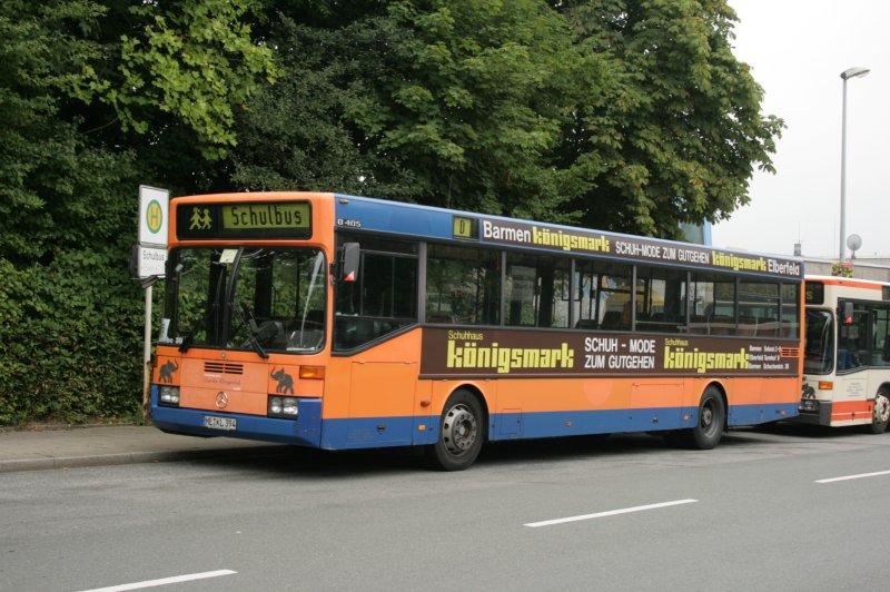 Gerda Klingenfuss Jumbo 39 (ME KL 394) (EX WSW) aufgenommen vor dem Schwimmzentrum in Essen Kettwig im Sommer 2004.
Der Bus hatte 2004 einen Brandschaden und wurde ausgeschlachtet.