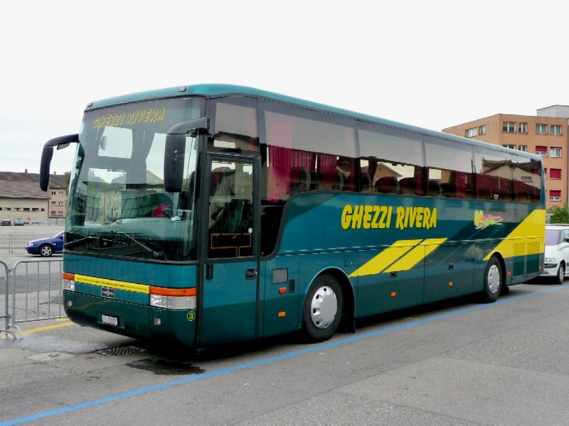 GHEZZI RIVERA mit einem VanHool T9 Reisecar TI 23237 Abgestellt in Biel / Bienne am 05.10.2008