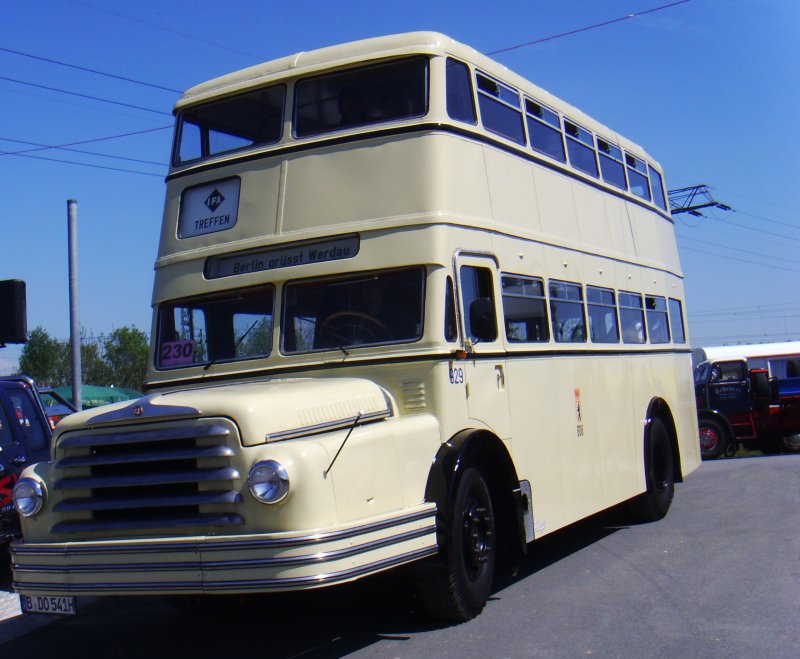 H6-Doppelstockbus DO54 der Berliner Verkehrsbetriebe. Ein treuer Gast zu den IFA-Oldtimertreffen in Werdau, so auch im Jahr 2009.