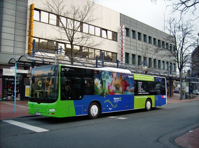 Hako 21 hat trägt hier seine neue Werbung für den NRW-Tag 2009 in Hamm zur Schau. Aufgenommen am Westentor in der Hammer Innenstadt.