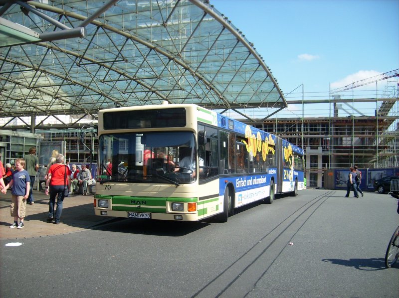 Hako 70 der Stadtwerke Hamm ist nurnoch selten am Wochenende anzutreffen doch anlsslich des autofreien Tages und des Bahnhofsfestes entstand diese sonnige Aufnahme.
