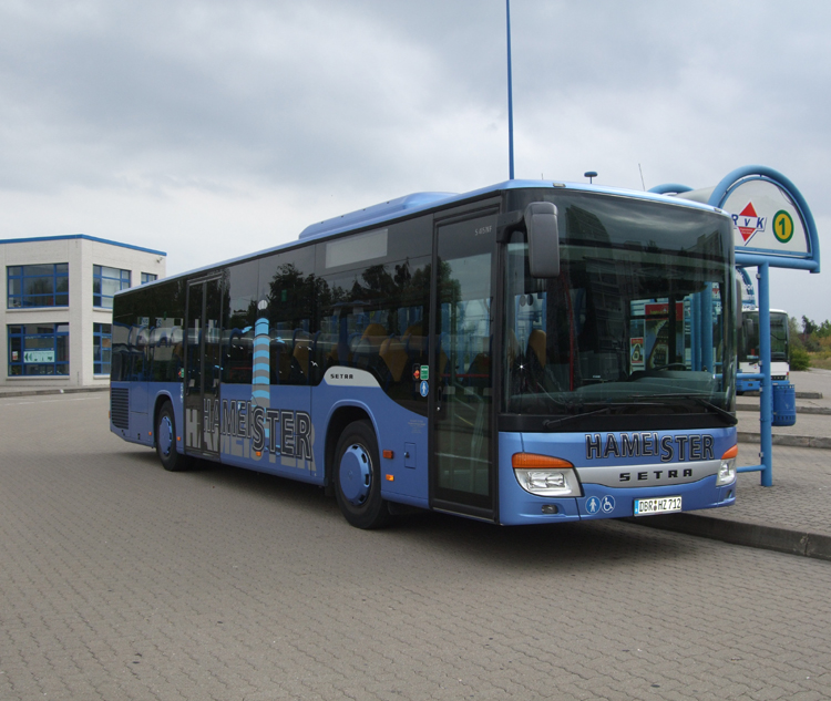 Hameister-Bus wartet auf sein nchsten Einsatz in Hhe Rostock Hauptbahnhof/Sd.(28.08.09)