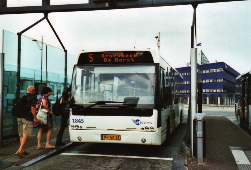 Hermes Nr. 1845/BR-GX-51 VDL Berkhof am 5. Juli 2009 Nijmegen, Bahnhof