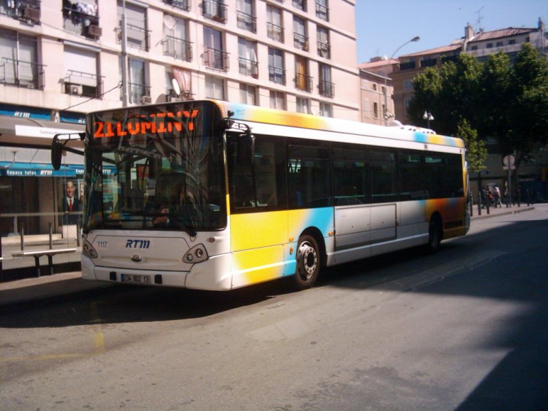 Heuliez GX 327 in Marseille. Im Fuhrpark befinden sich 87 Solobusse dieses Typs mit den Wagenummern 1101 bis 1187.