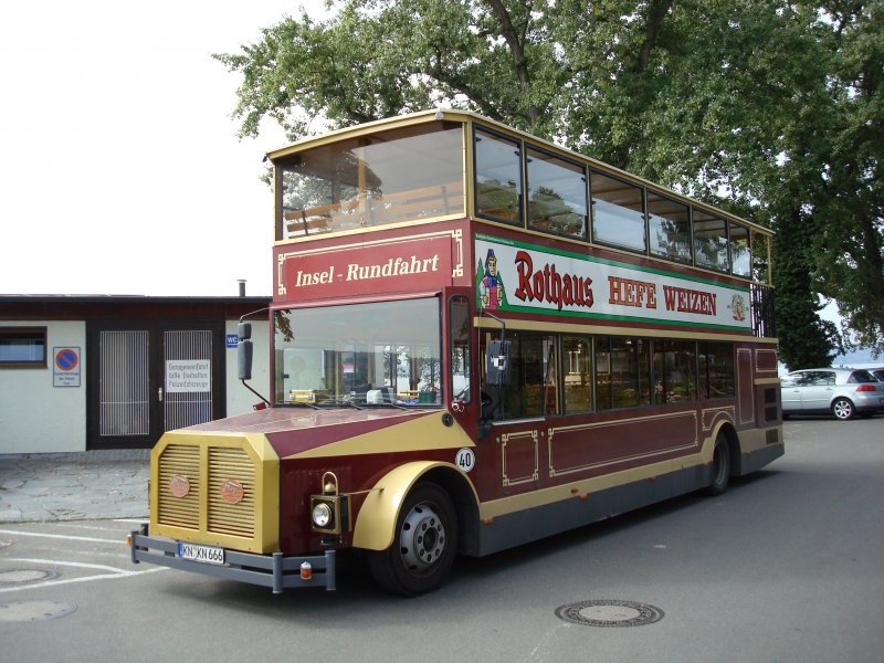 heute nochmal den Inselbus aber mit Daten:
es ist ein Nachbau der Berliner Zillebusse aus den 30er Jahren,
gebaut 1999 in Neumarkt/Oberpfalz,6-Zyl.Dieselmotor mit 240PS,
fr 45Personen, ein gleicher Nachbau fhrt auch in Potsdam,