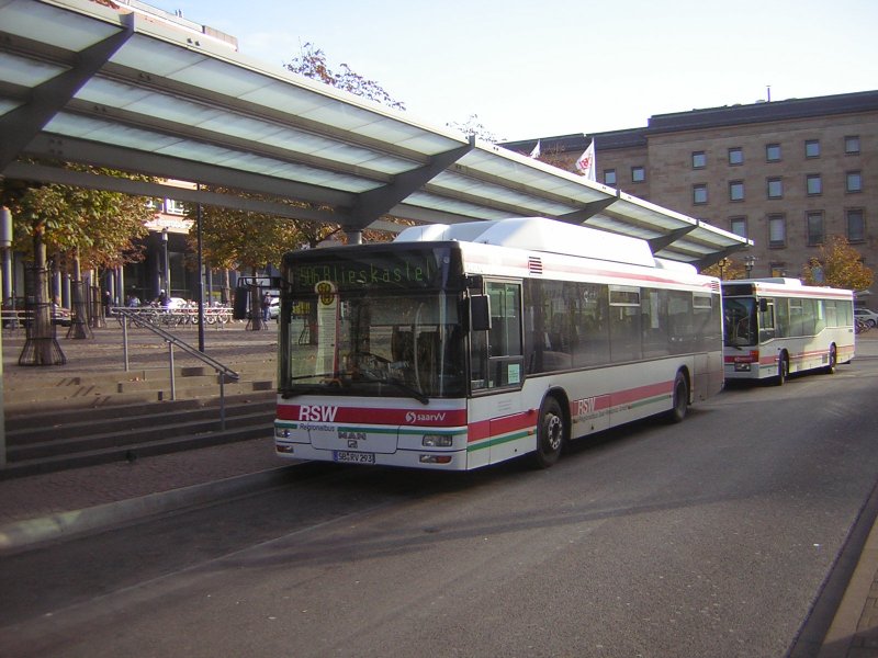 Hier ist ein MAN Erdgas Bus zu sehen. Die Aufnahme des Fotos war der 20.10.2009.
