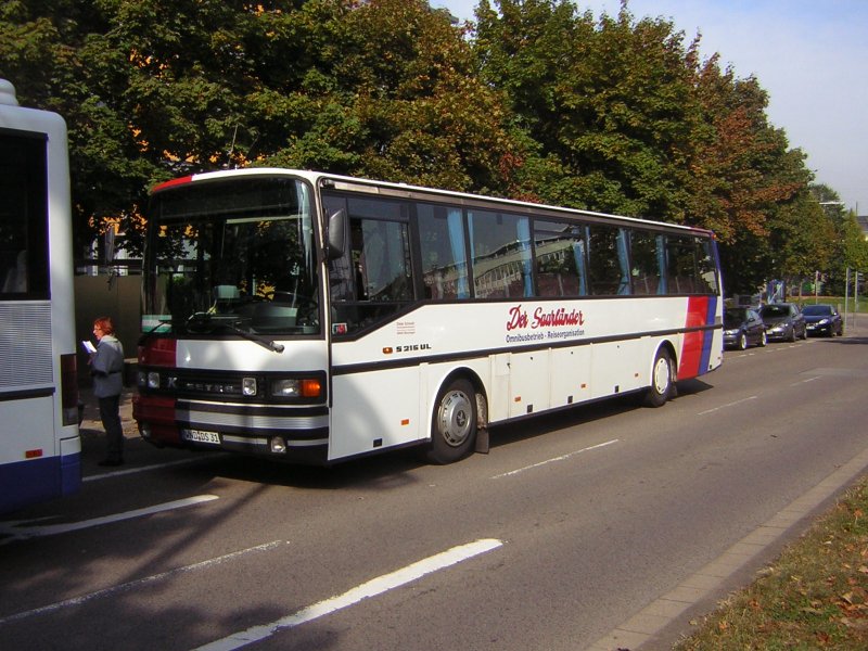 Hier ist ein Setra S 215 UL zu sehen. Das Foto habe ich am 28.09.2009 in Saarbrcken aufgenommen.