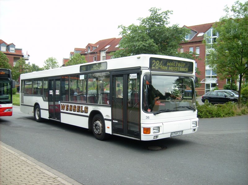 Hier ein Wagen von Wessels in Lnen an der Haltestelle BRambauer Verkehrshof.