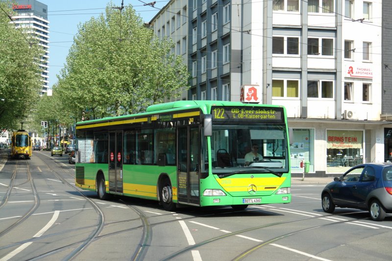 Hier erreicht Urban Reisen 360 die Haltestelle Mlheim Stadtmitte mit der Linie 122 nach Oberhausen.