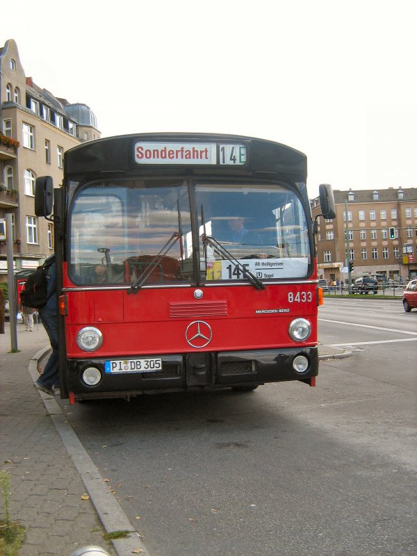 Hist. Bus als Linie 14a nach Alt-Heiligensee in Tegel am 13.9.2008