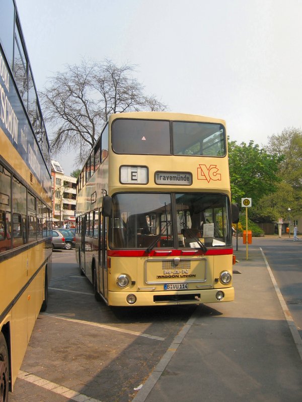 Hist. Bus aus Travemnde in Berlin anllich des Sonderverkehrs Zoo - Spandau am 12. 05. 2007