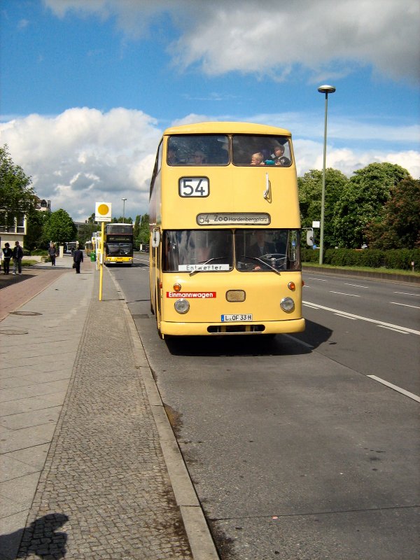 Hist. Buslinie 54 von Spandau zum Bhf. Zoo im Mai 2007