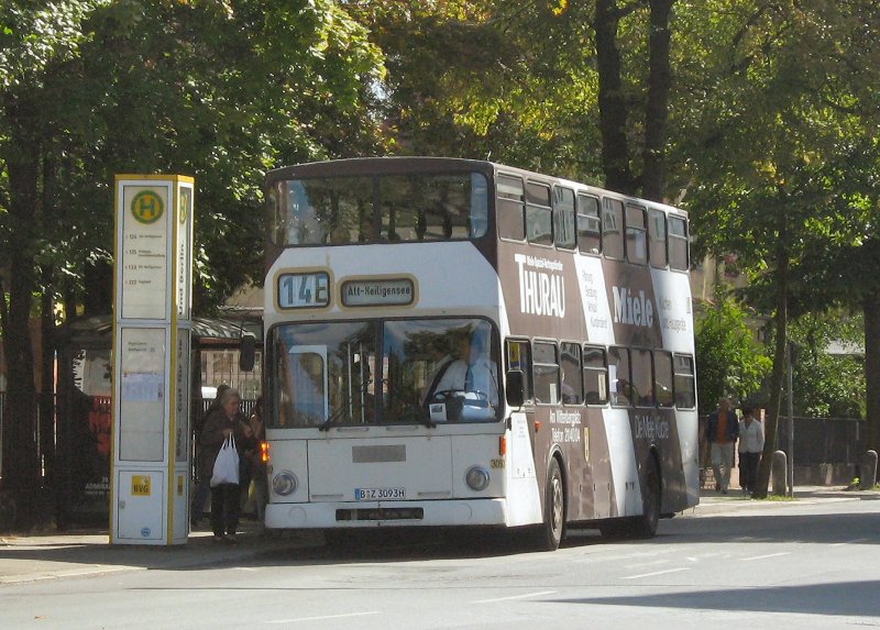 Hist. Busverkehr in Tegel, nhe S-Bahnhof am 13.9.2008