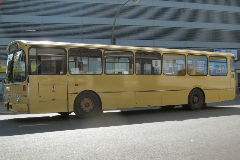 Hist. Mercedes-Bus in Berlin-Tegel am 13.9.2008