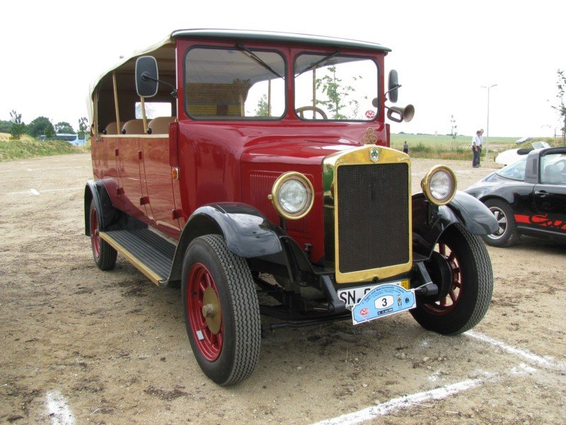 historischer Omnibus NAG PRESTO ... , gesehen bei der Eröffnung der Märchenstraße, Grevesmühlen 19.06.2008