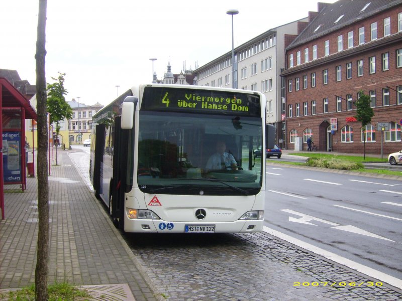 HST-NV 122 (Nahverkehr Stralsund)am 30.06.07 an der Haltestelle Hauptbahnhof.