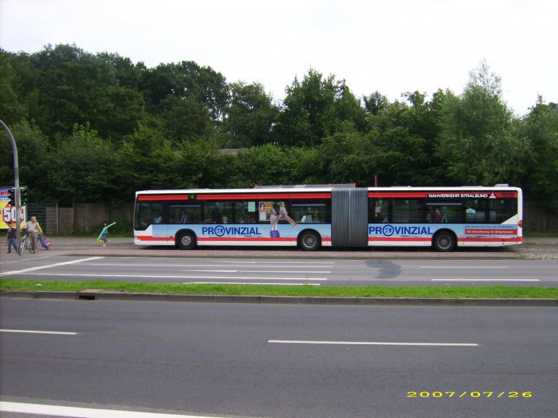 HST-NV 71 (Nahverkehr Stralsund) am 26.07.07 an der Haltestelle Strelapark/Zoo.