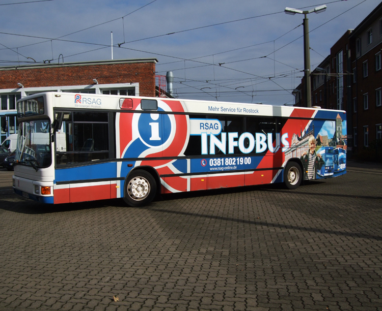 Infobus der RSAG stand am 21.10.09 auf dem Betriebshof der Rostocker Straenbahn AG in der Hamburger Str.115 in Rostock