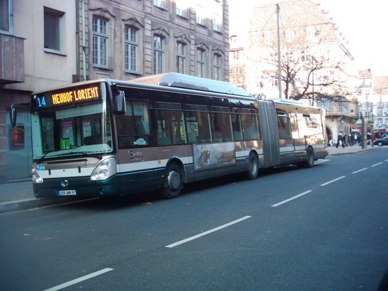 Irisbus Citlis 18 GNC, Wagen 311, Linie 14, Haltestelle  Ancienne Douane  (Altes Zollhaus), Strasbourg
