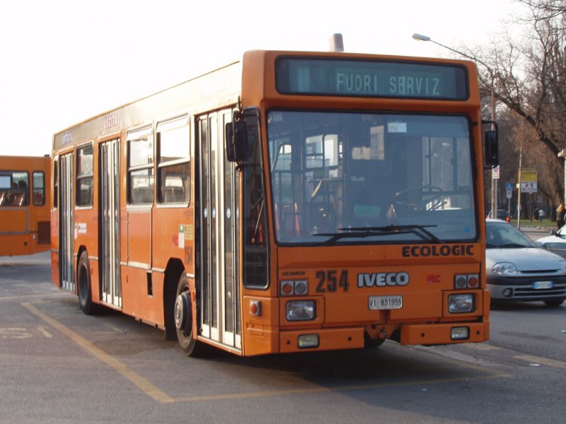 Iveco Turbocity-U green 254 der AIM Vicenza.