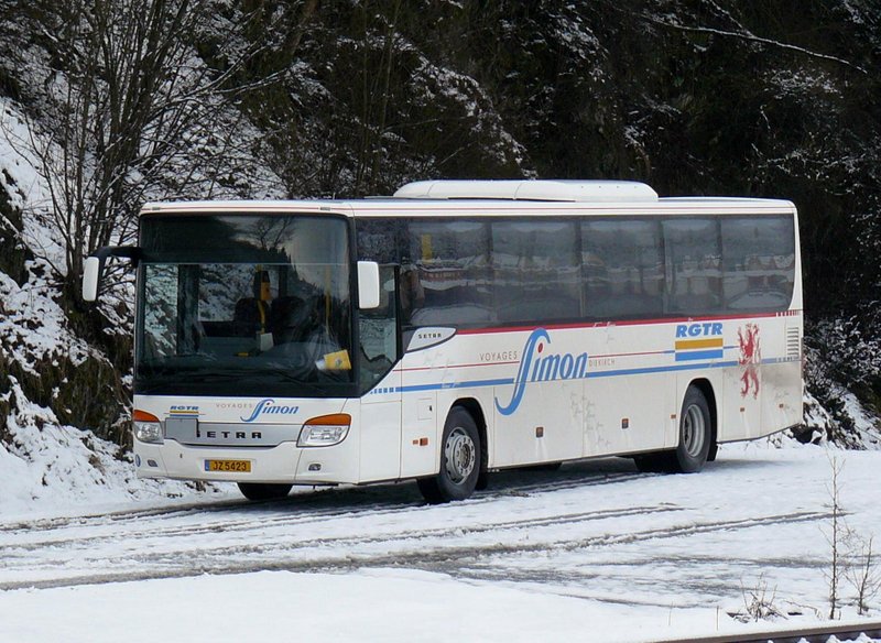 (JZ 5423) Diesen Bus der Marke Setra habe ich am Morgen des 22.03.08 in der Nhe des Bahnhofs von Wiltz fotografiert.