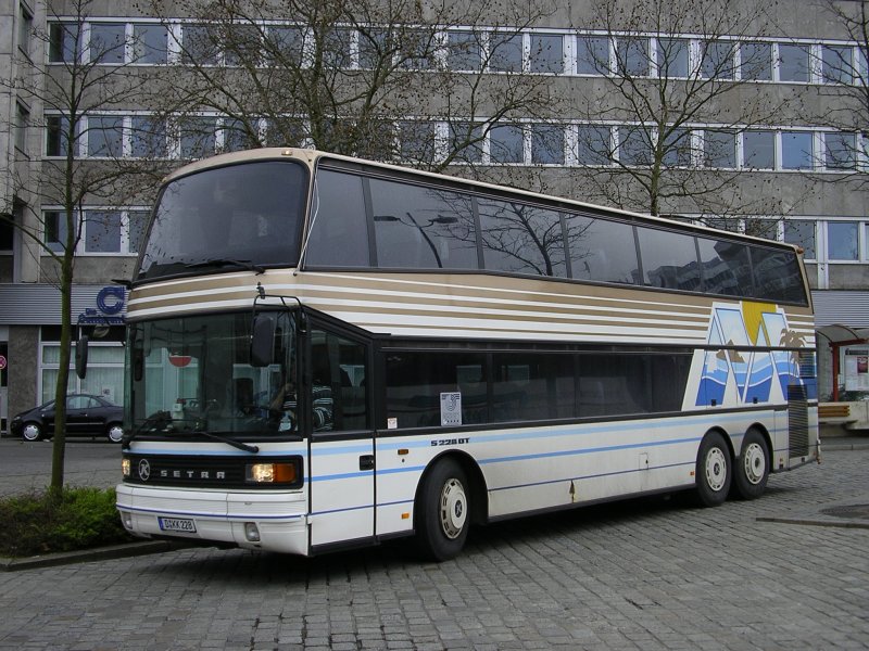 K - Setra , S 228 DT aus Dsseldorf, Ausfahrt im Dortmunder Busbahnhof.(09.03.2008) 