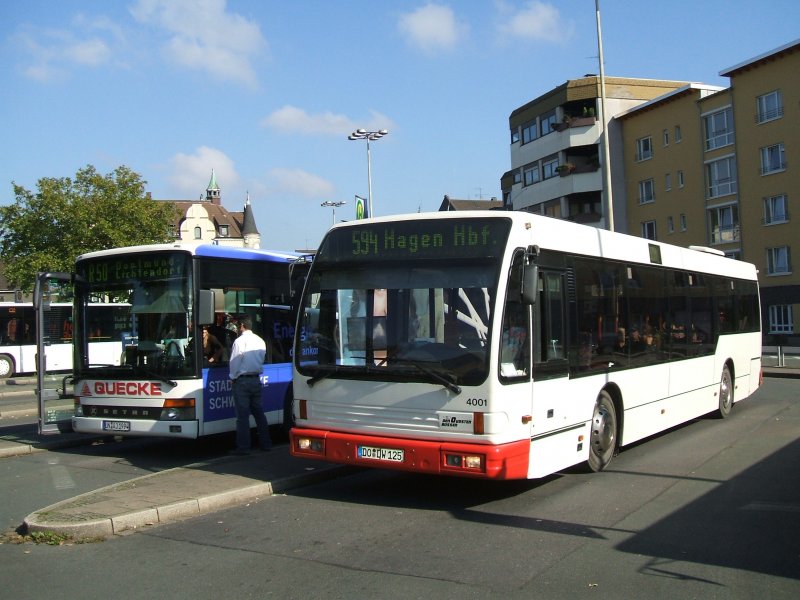 K - Setra und Den Oudsten Bussen im Schwerter Busbahnhof. 