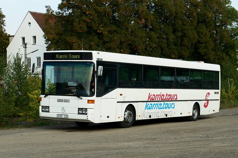 Karrie Tours SO K 222 auf einem Parkplatz in Bochum Dahlhausen.
September 2008