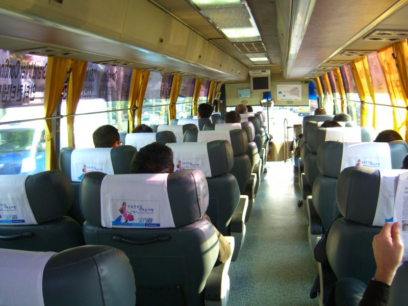 Korea, Seoul. In Korea gibt es ein gutes berland- Bussystem. Man reist damit bequem, sauber, pnktlich.