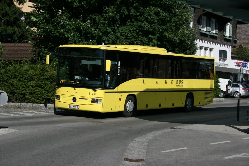 Landbus Montafon / mbsBUS Nr. 68 (MB Integro) erreicht am 25.7.2008 den Bahnhof Schruns. 