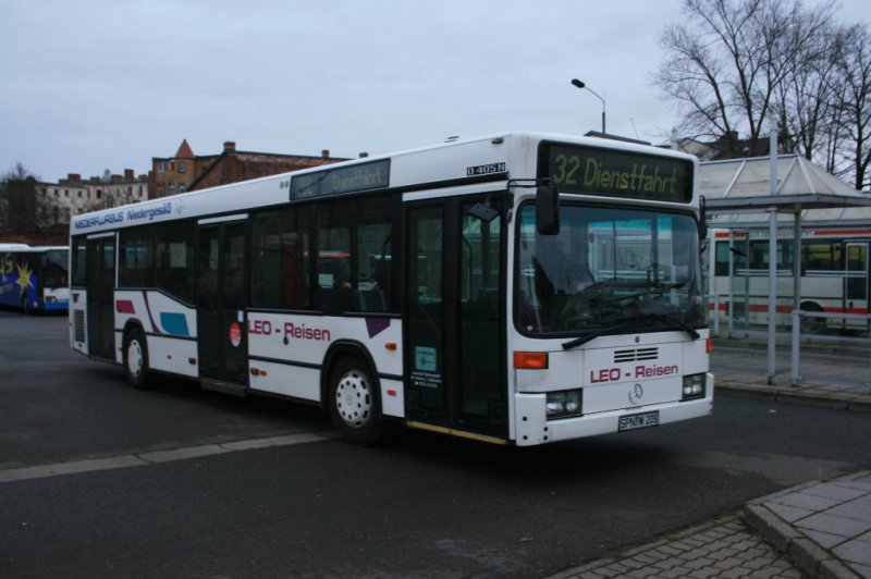Leo-Reisen SPN W 209 am 19.11.2008 Busplatz Cottbus, Marienstrasse