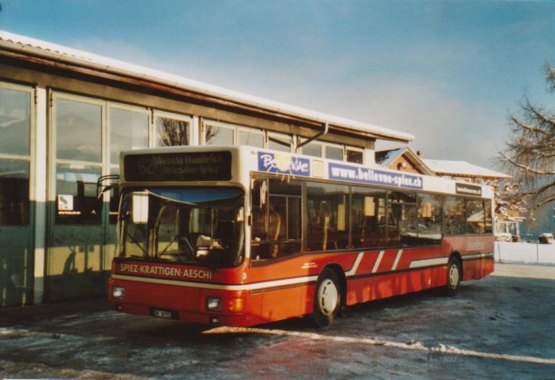 Letzter Tag des Autoverkehrs Spiez-Krattigen-Aeschi: ASKA Aeschi Nr. 3/BE 26722 MAN am 13. Dezember 2008 Aeschi, Garage