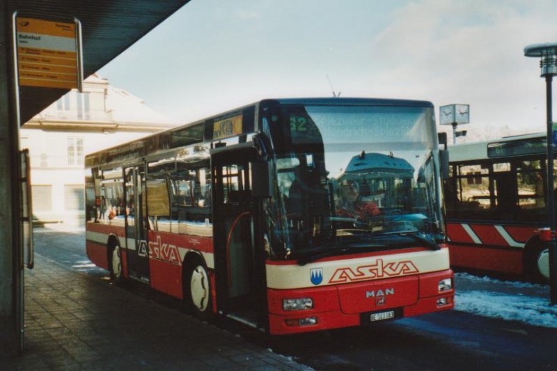 Letzter Tag des Autoverkehrs Spiez-Krattigen-Aeschi: ASKA Aeschi Nr. 5/BE 503083 MAN am 13. Dezember 2008 Spiez, Bahnhof