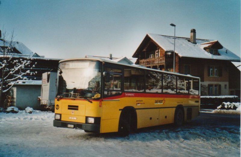 Letzter Tag fr das Postauto ins Teuffenthal: Moser, Teuffenthal BE 142017 NAW/R&J (ex Burri, Teuffenthal) am 13. Dezember 2008 Steffisburg, Ziegelei