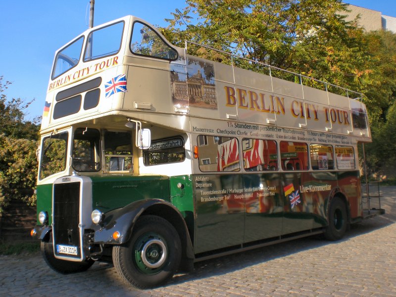 LEYLAND-Doppeldeckerbus an der Monumentenhalle Berlin, September 2007