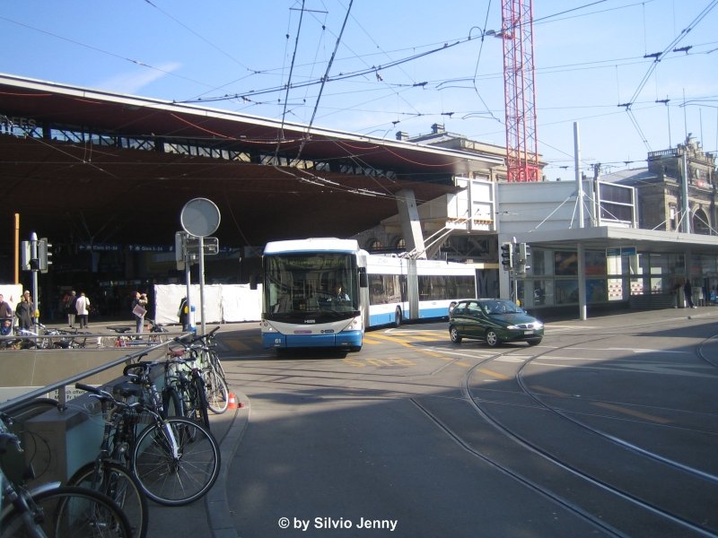 LighTram 61 verlsst am 9.3.08 den Hauptbahnhof (Bahnhofplatz)