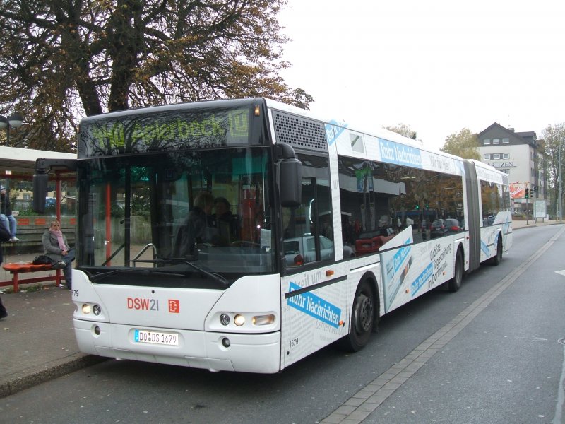 LInie 430,DSW 21 , nach Aplerbeck als Werbetrger
von Dortmunder Ruhr Nachrichten.(27.10.2007)