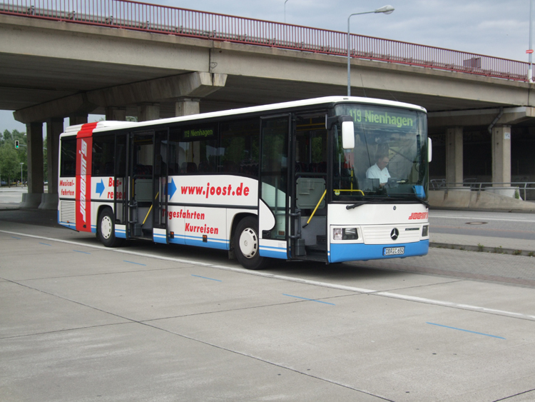 Linie119 von Haltepunkt Ltten Klein, Rostock Richtung 
Nienhagen West, Nienhagen (Mecklenburg-Vorpommern)macht in der Haltestelle Haltepunkt Ltten Klein, Rostock Pause.(14.07.09)