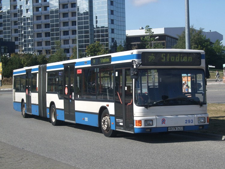 Linienbus der RSAG steht am Rostocker Hbf und wird in Krze die Fans zum Stadion bringen.(12.09.09)