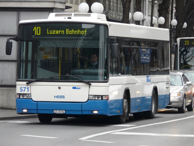 Luzern - Der Scania-Hess Bus Nr.571 LU 15714 unterwegs zum Bahnhof Luzern am  26.01.2008