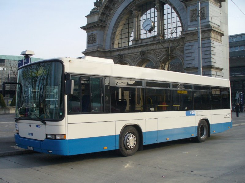 Luzern - Der Scania-Hess Bus Nr.572 LU 202670 vor dem Bahnhof in Luzern am 26.01.2008