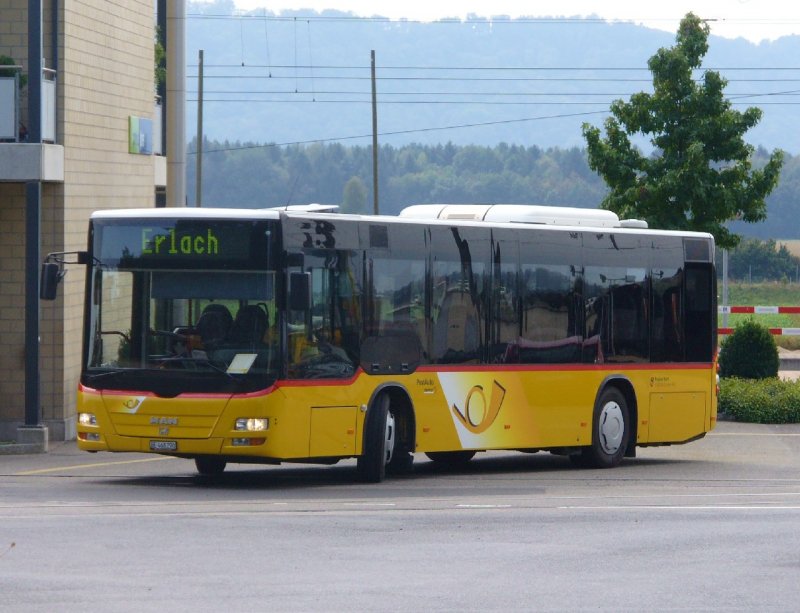 MAN / BE 468290 - Post - Regiobus nach Erlach bei der Postauto Haltestelle beim Bahnhof INS am 17.09.2007