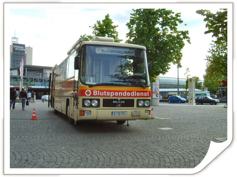 MAN-Blutspendebus in Spandau, Mai 2008