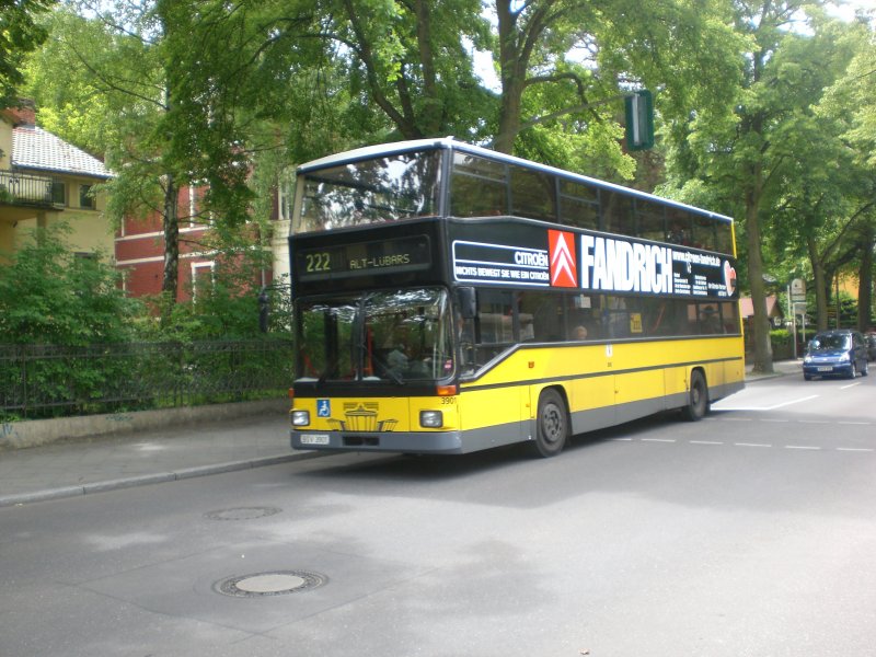 MAN-Doppeldecker auf der Linie 222 nach Alt-Lbars am S-Bahnhof Waidmannslust.