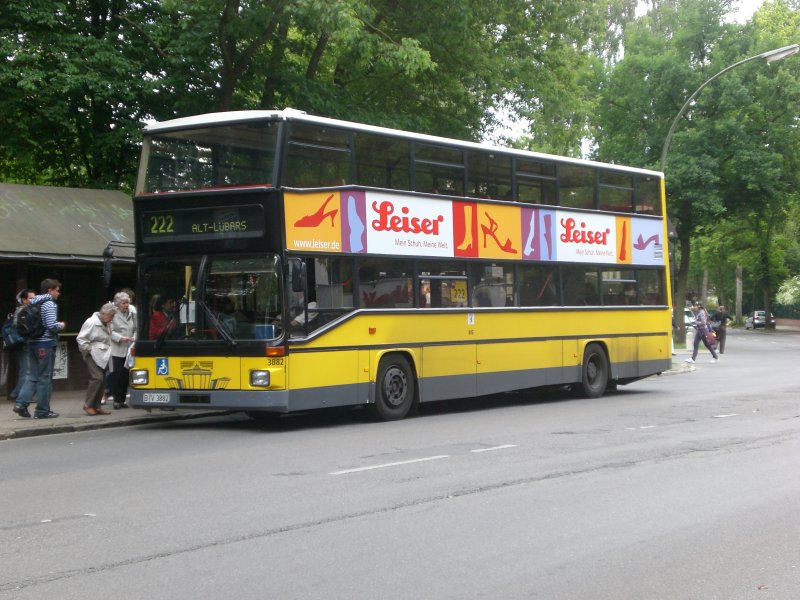 MAN-Doppeldecker auf der Linie 222 nach Alt-Lbars an der Haltestelle Konradshhe Falkenplatz.