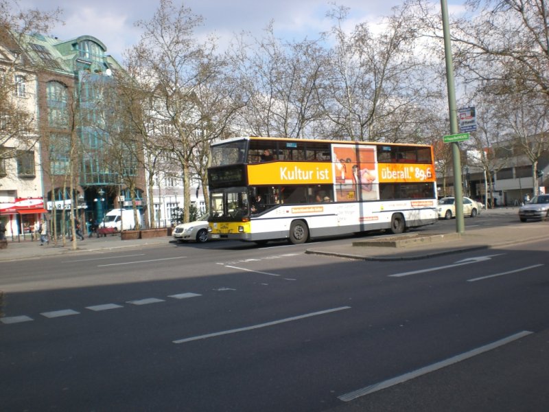 MAN-Doppeldecker auf der Linie 282 nach U-Bahnhof Breitenbachplatz am S+U Bahnhof Rathaus Steglitz.